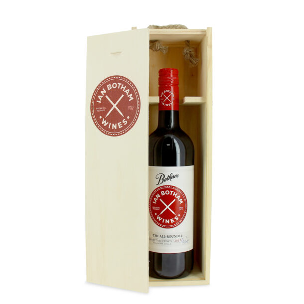 The All Rounder Cabernet Sauvignon 2018 and Blueberry, vanilla and black peppercorn dark chocolate Wine Bar with a wooden gift box - Image 3