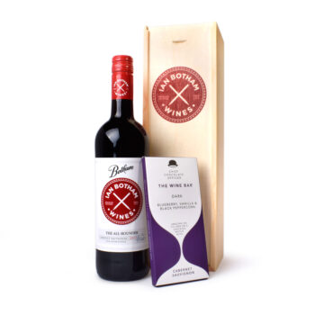 The All Rounder Cabernet Sauvignon 2018 and Blueberry, vanilla and black peppercorn dark chocolate Wine Bar with a wooden gift box